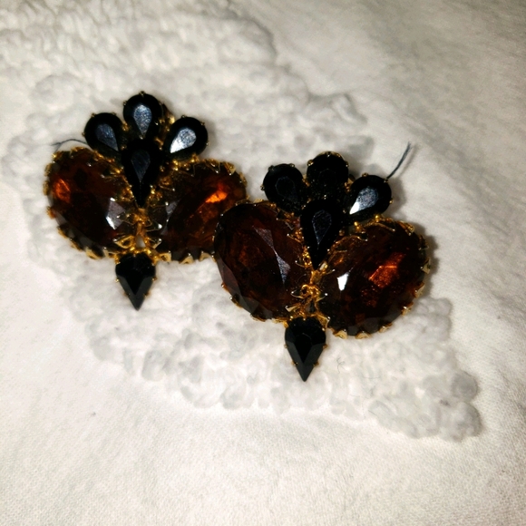 Vintage gold tone, amber and black stone clip ons - Picture 1 of 2